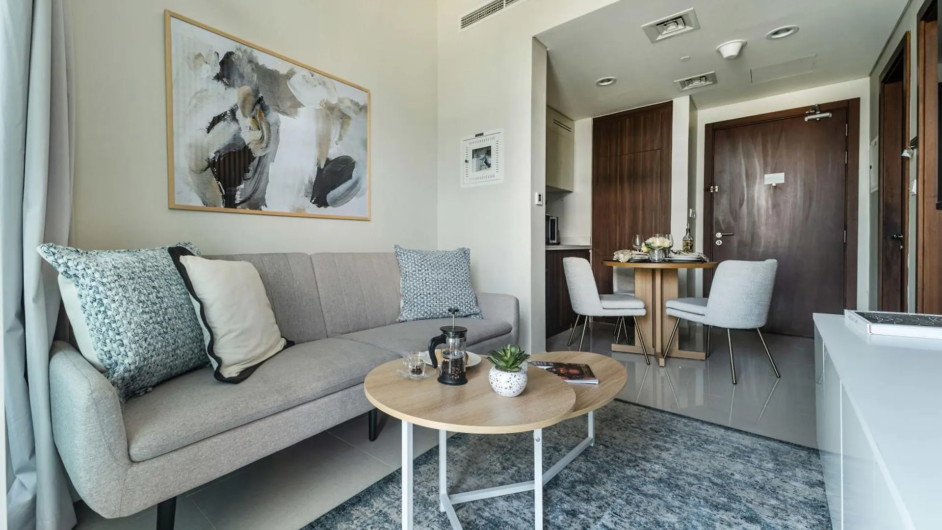 Frank Porter - Reva Residence Dubai