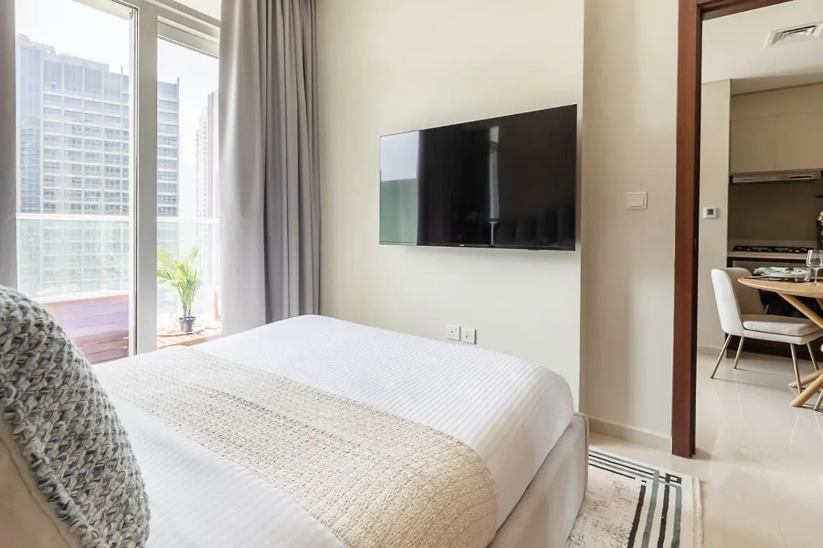 Frank Porter - Reva Residence Dubai United Arab Emirates