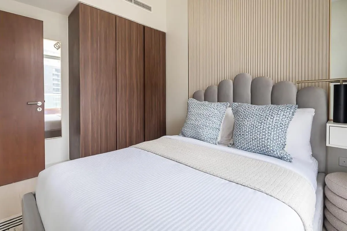 Frank Porter - Reva Residence Dubai 0*,