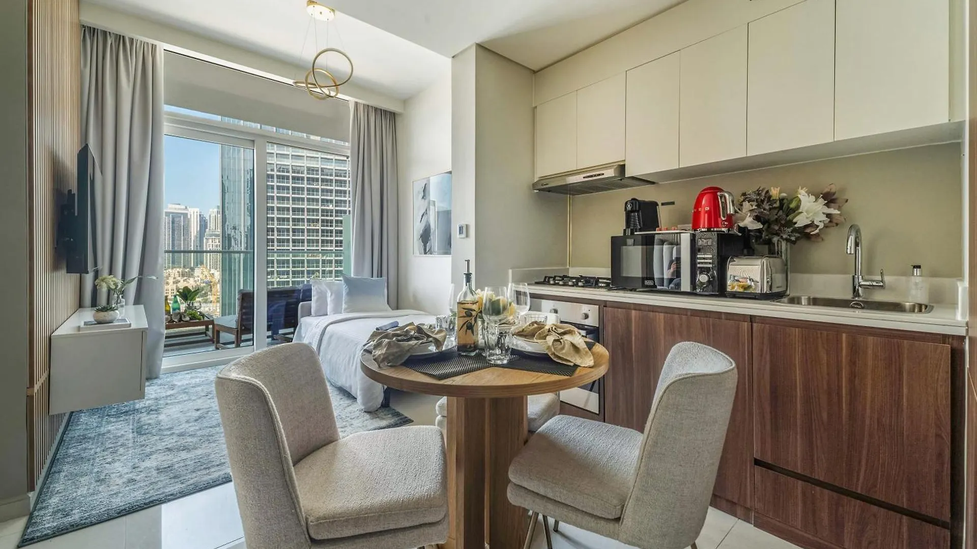 Frank Porter - Reva Residence Dubai Apartment