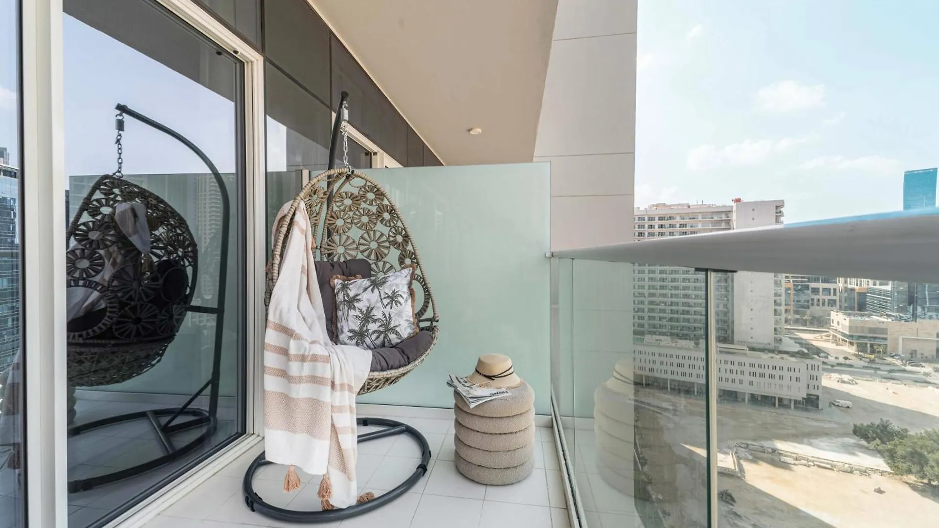 Frank Porter - Reva Residence Dubai Apartment