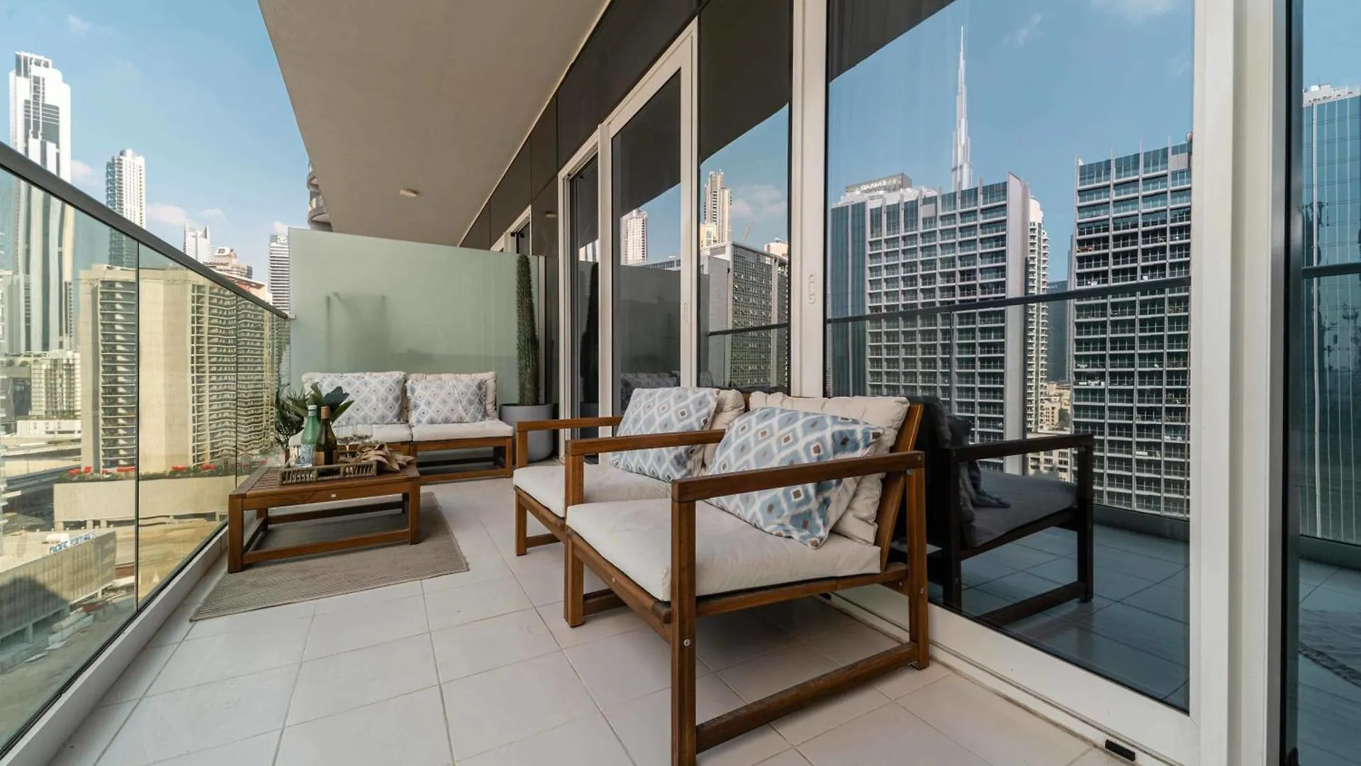 Frank Porter - Reva Residence Dubai
